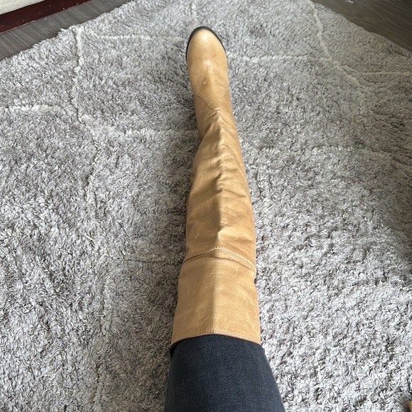 BCBG TAN KNEE HIGH BOOTS - Picture 4 of 4
